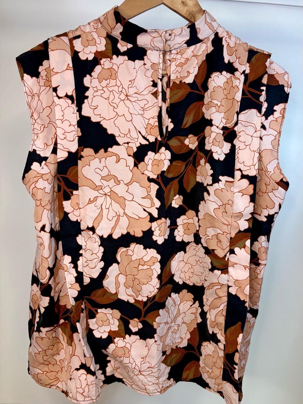 Who What Wear Floral Print Blouse in Blush, Black and browns - Picture 2 of 3